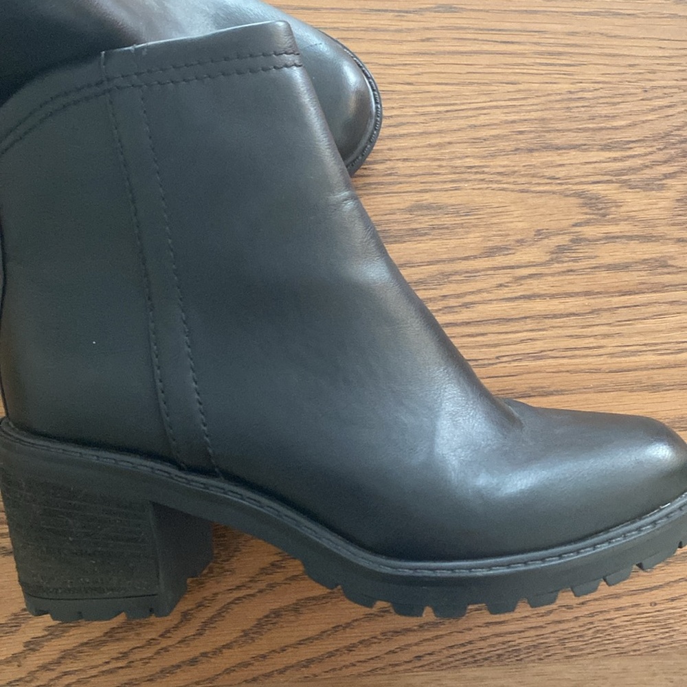 Chelsea Chunky heel Zodiac boots .